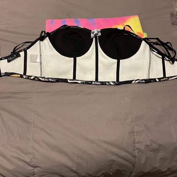 Money,Money - Picture 3 of 4